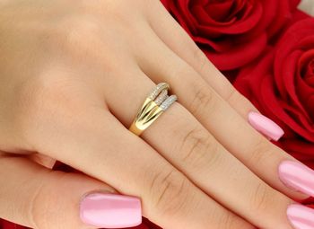 Złoty pierścionek próby 925 z 207 diamentami o łącznej masie 0,63 ct, czystość SI, barwa H. Waga 4,52 g. Elegancka biżuteria z certyfikatem autentyczności.4.jpg